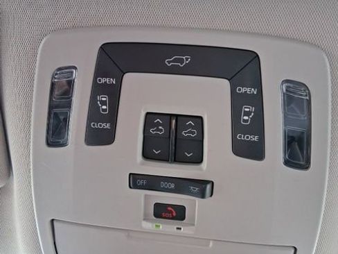 Used 2022 Toyota Sienna XLE image 30