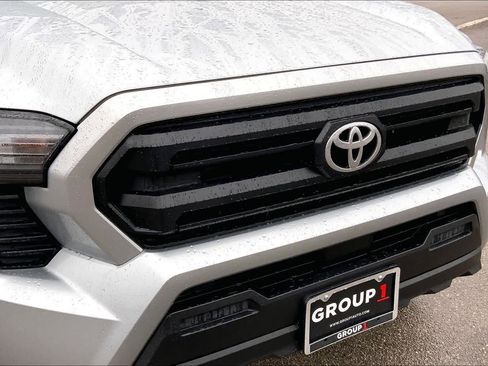 Used 2025 Toyota Tacoma SR image 28