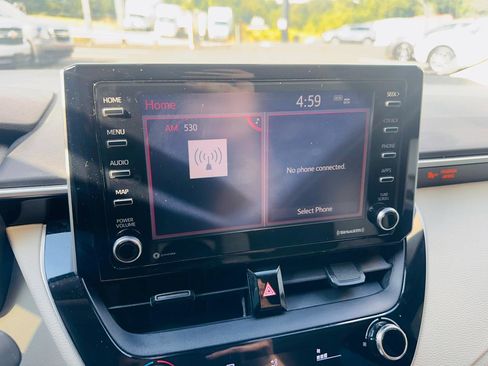 Used 2021 Toyota Corolla LE image 22