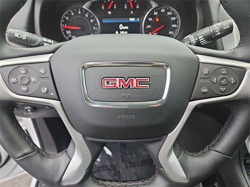 Used 2024 GMC Terrain SLT image 11