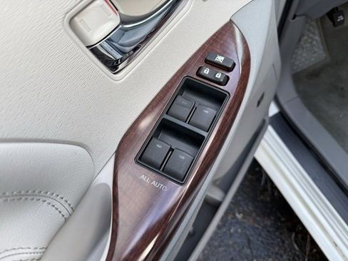 Used 2014 Toyota Sienna Limited image 26