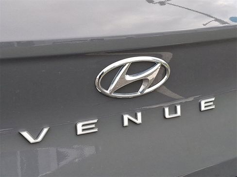 Used 2023 Hyundai Venue SEL w/ Cargo Package image 31