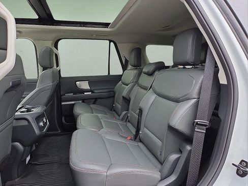 New 2025 Ford Expedition Active image 10