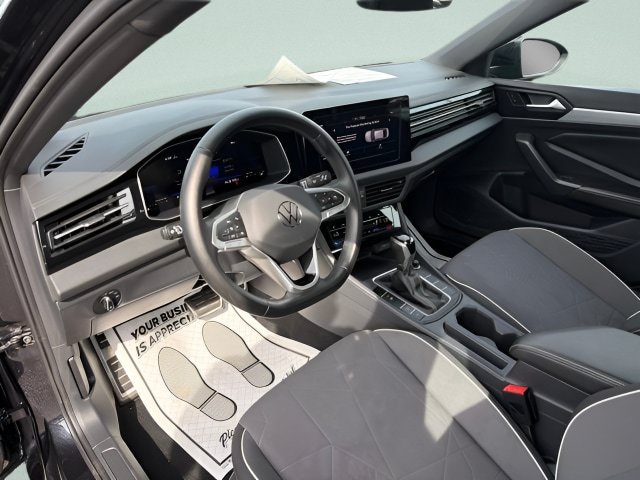 Used 2025 Volkswagen Jetta Sport FWD image 4