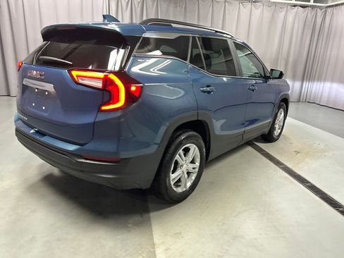 Used 2024 GMC Terrain SLE w/ Driver Convenience Package image 7