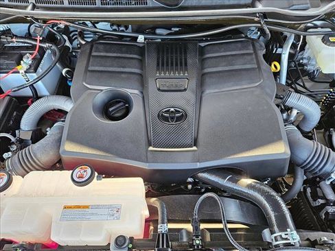 Used 2025 Toyota Tundra Platinum w/ TRD Off-Road Package AWD/4WD image 26