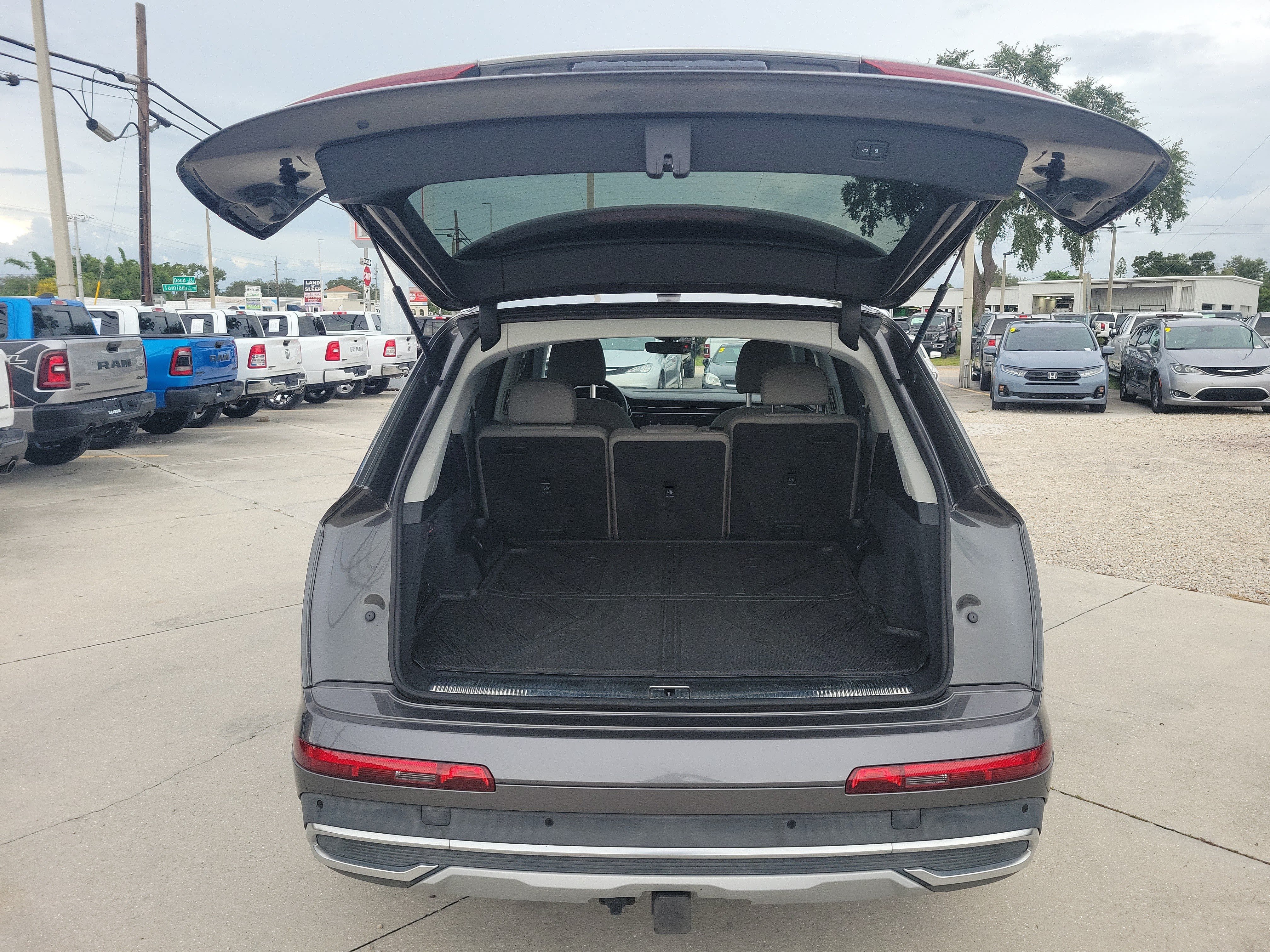 Used 2020 Audi Q7 2.0T Premium w/ Convenience Package AWD/4WD image 7