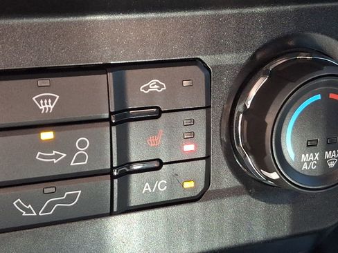 Used 2019 Ford F150 XLT w/ Equipment Group 302A Luxury AWD/4WD image 26