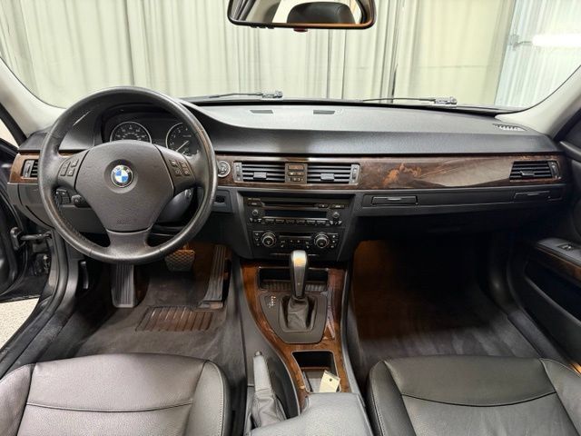 Used 2011 BMW 335i xDrive Sedan AWD/4WD image 12