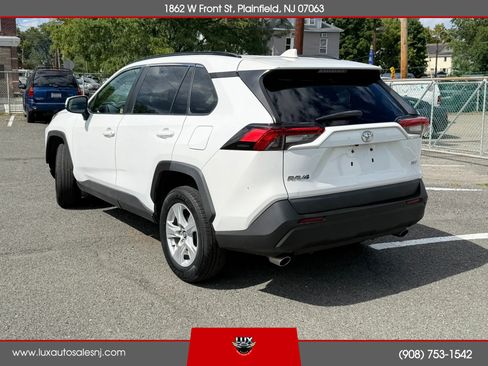 Used 2020 Toyota RAV4 XLE FWD image 4