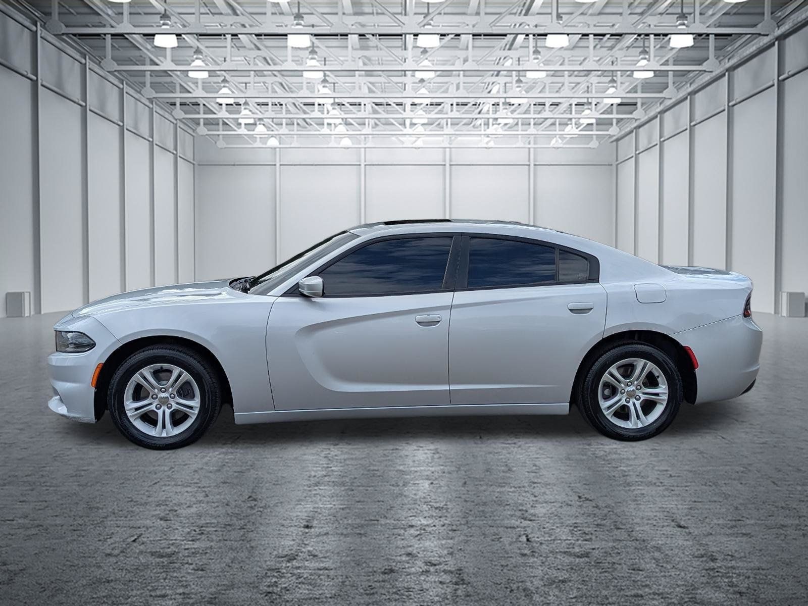 Used 2019 Dodge Charger SXT RWD image 2
