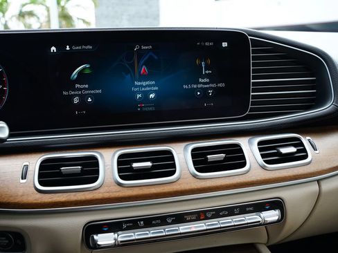 Used 2023 Mercedes-Benz GLS 450 4MATIC image 28