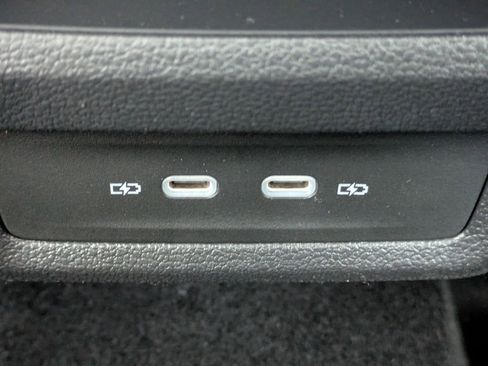 New 2026 Volkswagen Taos SE image 15