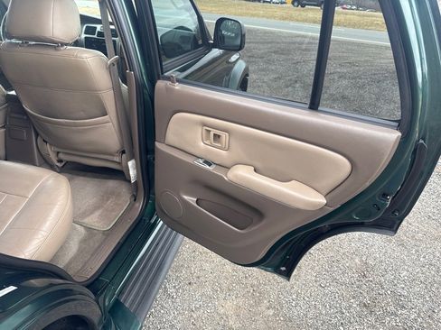 Used 2001 Toyota 4Runner SR5 image 17
