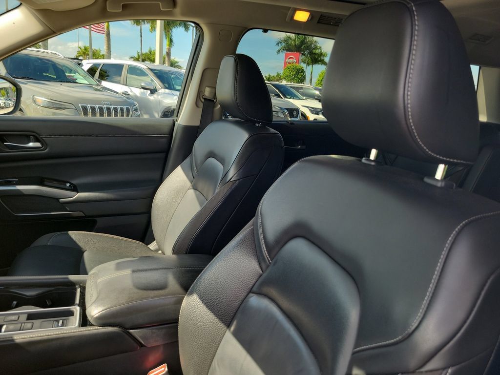 Certified 2023 Nissan Pathfinder SL w/ SL Premium Package FWD image 17