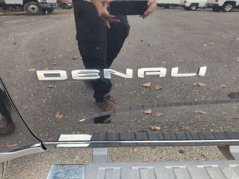 Used 2022 GMC Canyon Denali image 12