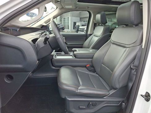 Certified 2025 Ford Expedition Active image 15