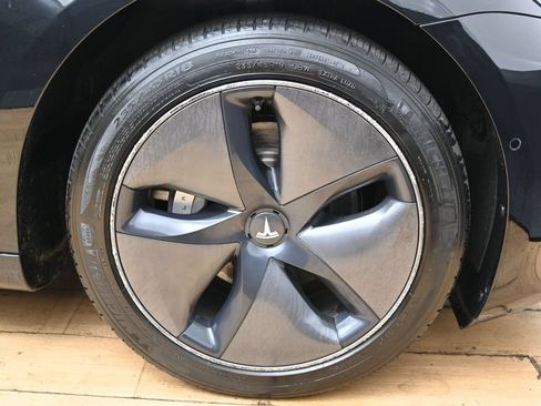 Used 2018 Tesla Model 3 Mid Range RWD image 40