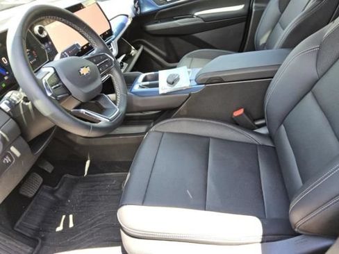 Used 2025 Chevrolet Equinox EV LT w/ LPO, All-Weather Mat Package FWD image 6