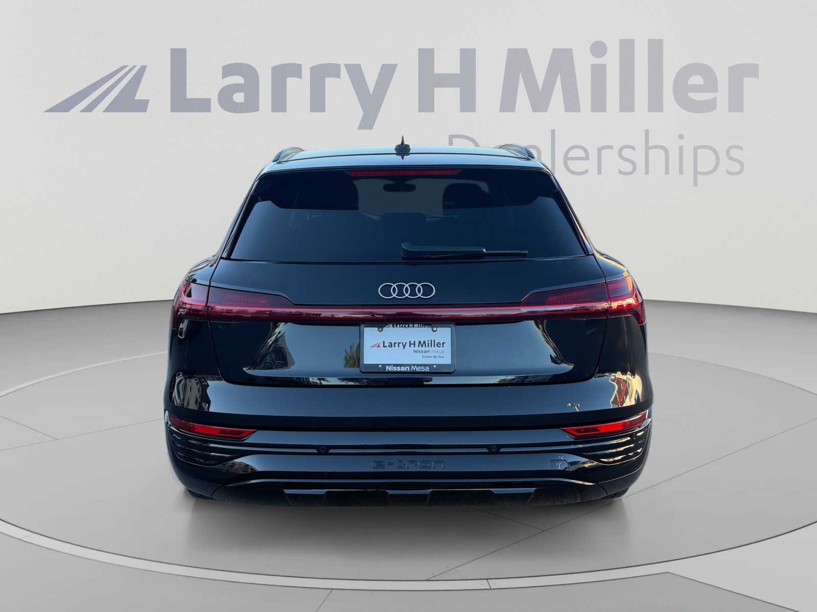 Used 2024 Audi Q8 e-tron Premium AWD/4WD image 4