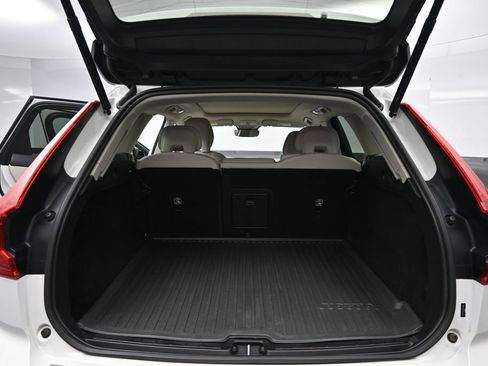 Used 2024 Volvo XC60 B5 Core w/ Protection Package Premier AWD/4WD image 15