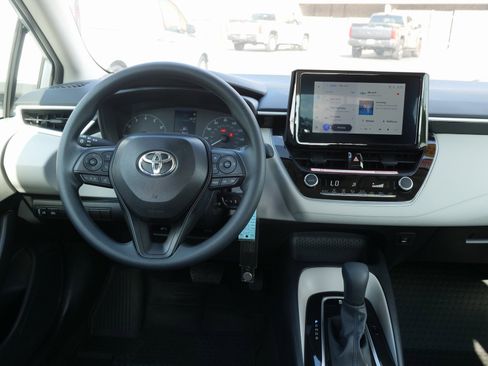 Used 2025 Toyota Corolla LE image 19