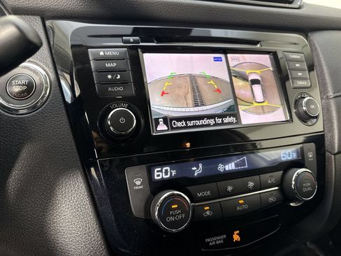 Used 2019 Nissan Rogue SV w/ Sun & Sound Touring Package AWD/4WD image 9