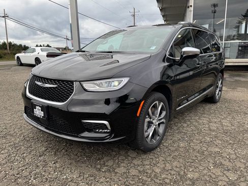 New 2026 Chrysler Pacifica Pinnacle image 1