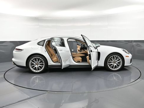 Certified 2023 Porsche Panamera 4 AWD/4WD image 34