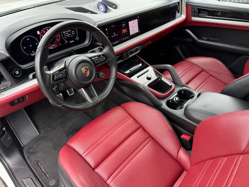 Certified 2024 Porsche Cayenne S AWD/4WD image 4