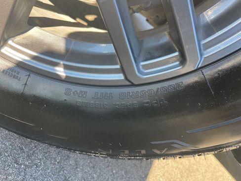 Used 2025 GMC Acadia Elevation image 37