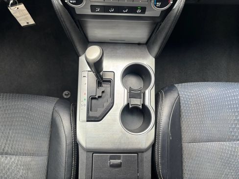 Used 2014 Toyota Camry SE w/ Fleet Convenience Package FWD image 19