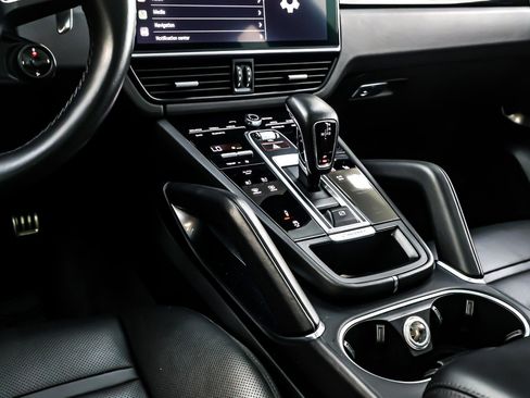 Used 2022 Porsche Cayenne Turbo w/ Assistance Package image 6
