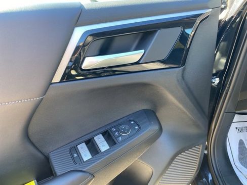 Used 2024 Mitsubishi Outlander SE image 14