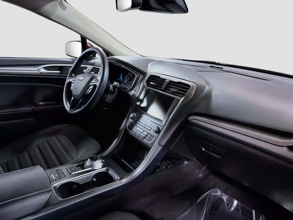 Used 2019 Ford Fusion SE FWD image 29