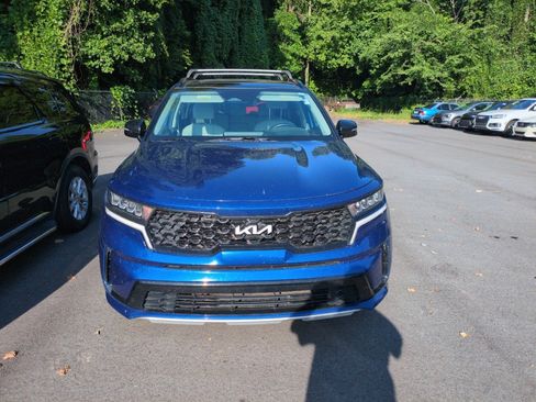 Used 2022 Kia Sorento S w/ Panoramic Sunroof Package FWD image 2