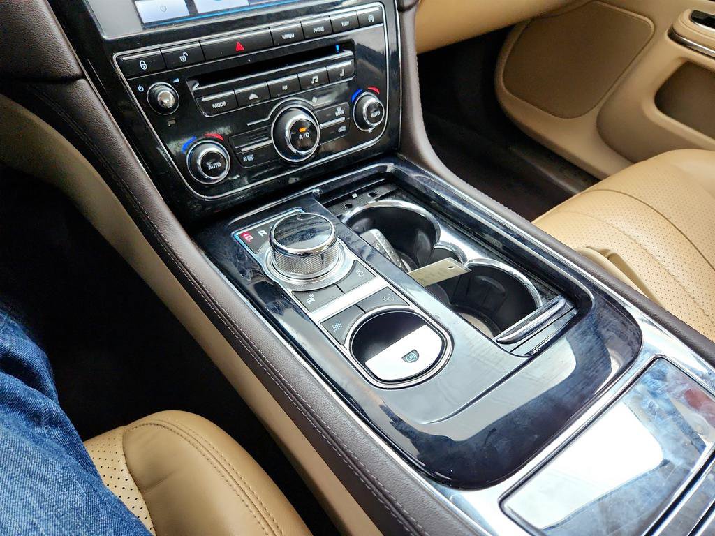 Used 2015 Jaguar XJ AWD image 18
