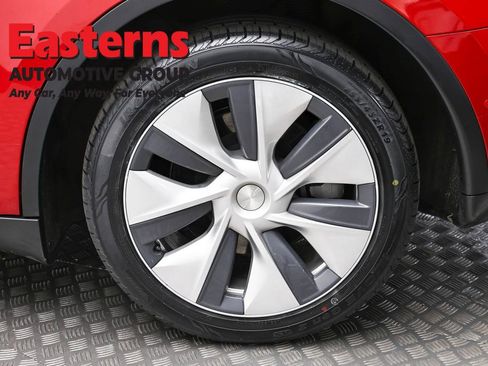 Used 2022 Tesla Model Y Long Range image 8