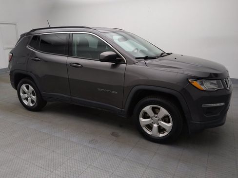 Used 2020 Jeep Compass Latitude w/ Cold Weather Group AWD/4WD image 11