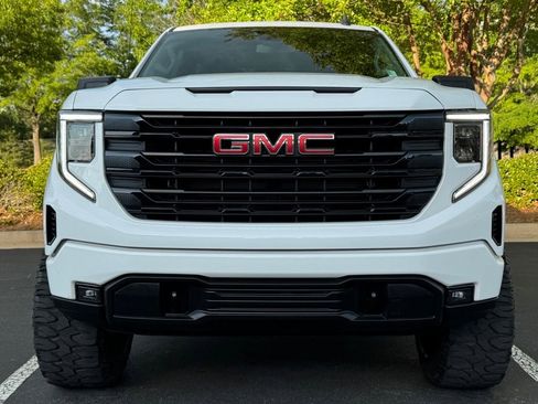 Used 2022 GMC Sierra 1500 Elevation w/ LPO, Elevation Black Package AWD/4WD image 7