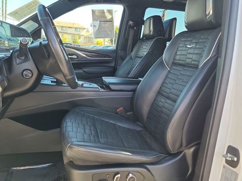 Certified 2021 Cadillac Escalade Premium Luxury Platinum image 18