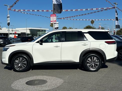 Certified 2024 Nissan Pathfinder S FWD image 7