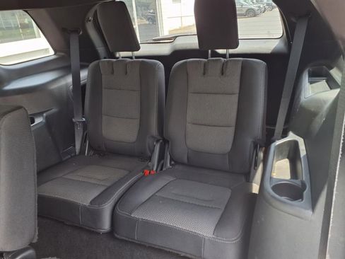Used 2019 Ford Explorer XLT image 13