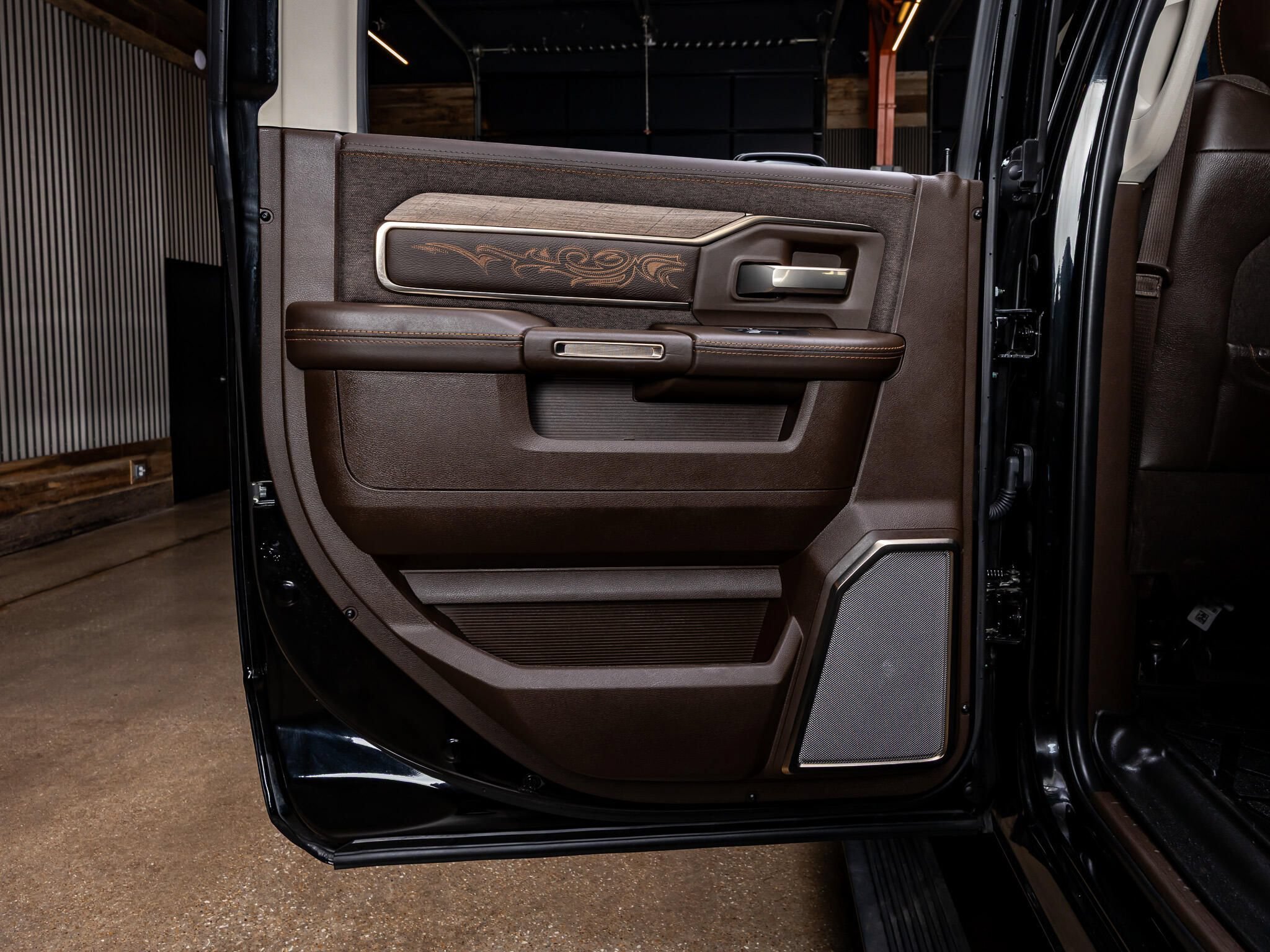 Used 2025 RAM 3500 Longhorn AWD/4WD image 37