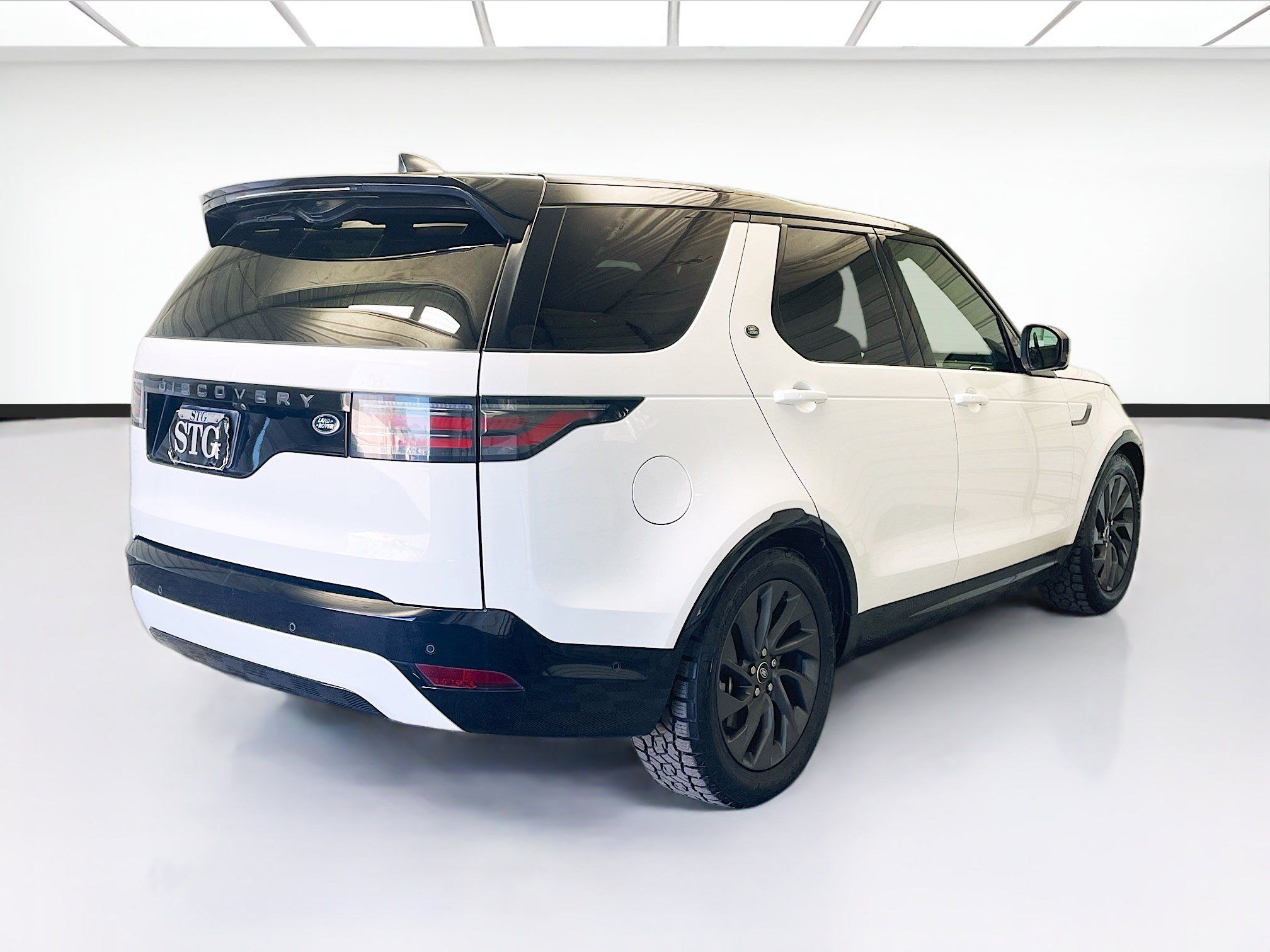 Used 2023 Land Rover Discovery S R-Dynamic AWD/4WD image 4
