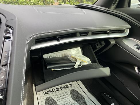 Used 2024 Chevrolet Corvette Stingray Convertible w/ Z51 Performance Package image 31