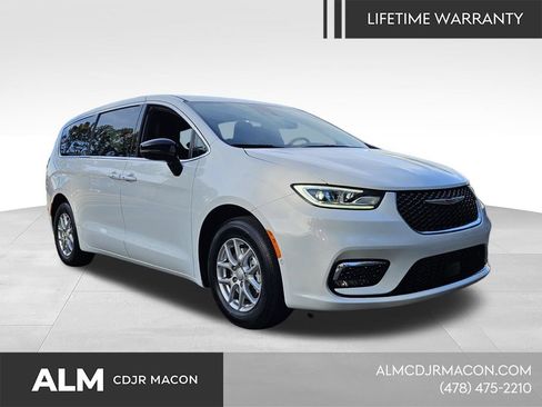 New 2026 Chrysler Pacifica Select FWD image 1