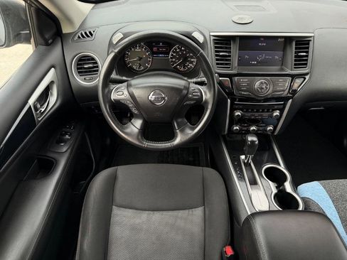 Used 2020 Nissan Pathfinder SV image 4