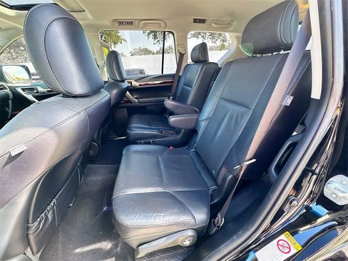 Used 2018 Lexus GX 460 image 25