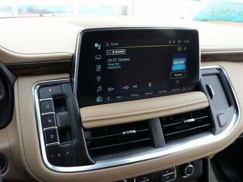 Used 2024 Chevrolet Suburban Premier image 33